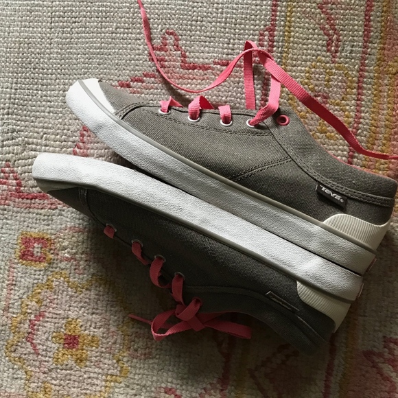 💲⬇️(frm$29)  Teva sneakers - Picture 3 of 8